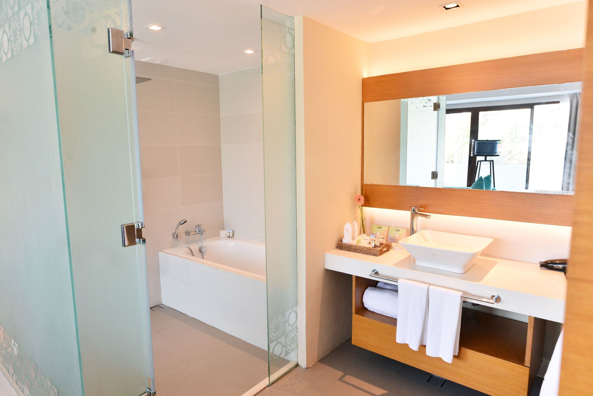 Hue Hotels And Resorts Boracay Managed By Hii Manoc-Manoc Εξωτερικό φωτογραφία